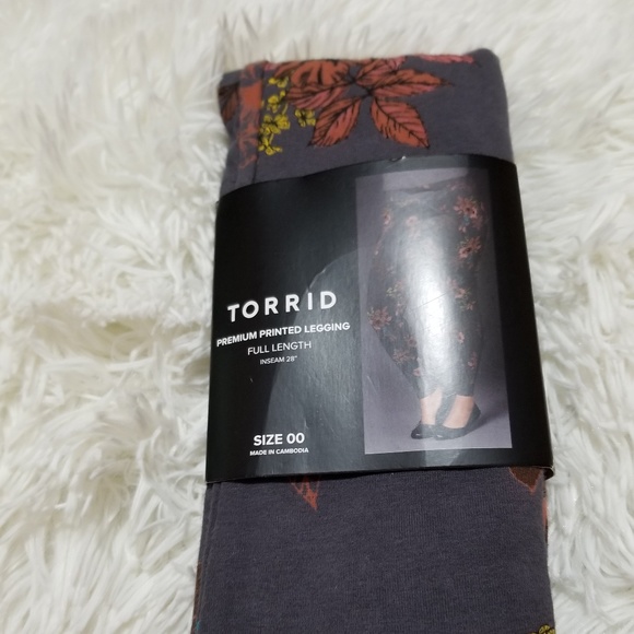 torrid Pants - NWT Torrid Black and Rust Colored Flower Leggings